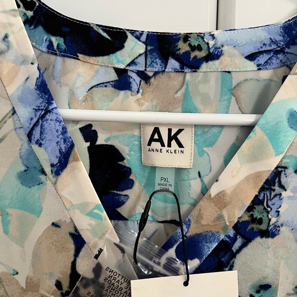 Anne Klein Blue Graphic 3/4 Sleeve Blouse Sz PXL - Picture 4 of 5